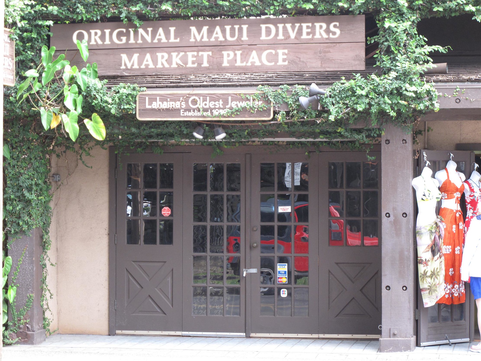 Maui%20Divers-X3.jpg