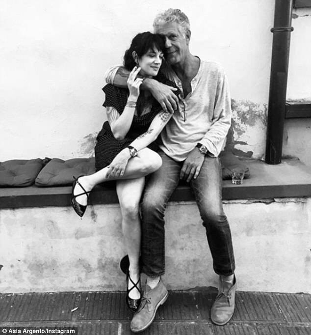 4CEFA08200000578-0-Happy_together_Argento_shared_a_photo_of_herself_and_Bourdain_la-m-18_1528204213753.jpg