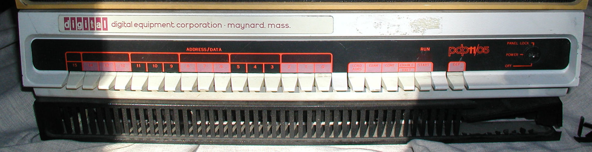 dec_pdp11-05_front_panel-1.jpg