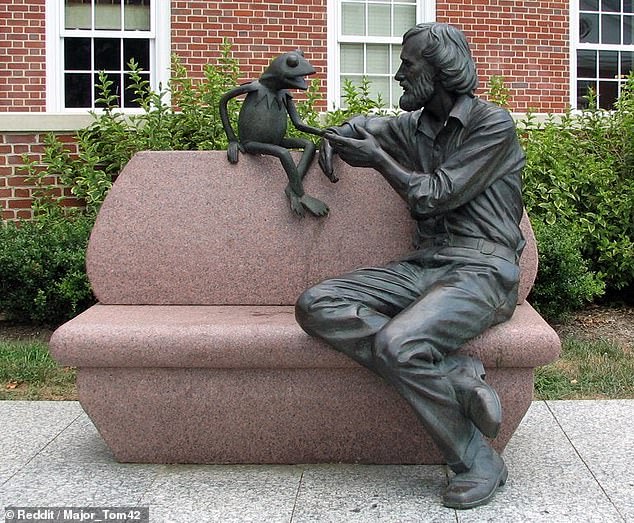 29635508-8423125-Conversation_with_Kermit_A_statue_of_Jim_Henson_the_creator_of_t-a-3_1592239934568.jpg
