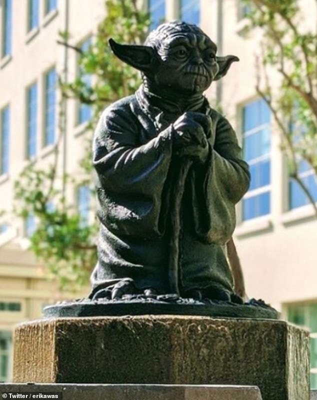 29635570-8423125-A_statue_of_Star_Wars_spiritual_guide_Yoda_located_in_San_Franci-a-7_1592289142157.jpg